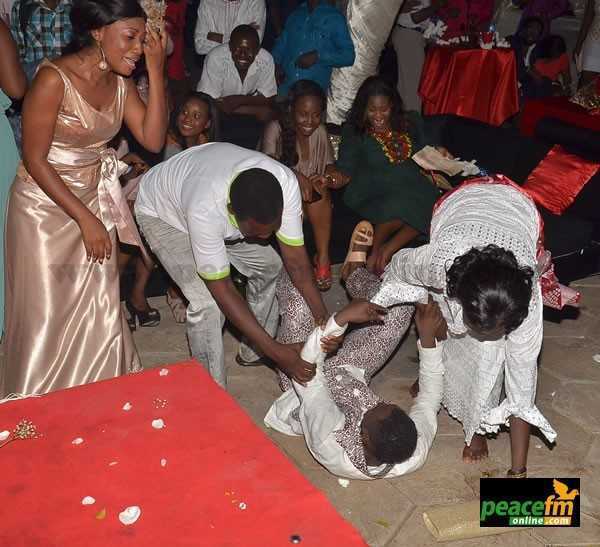 Photo Funny Face Falls At Manager S Wedding Peace Fm Photos