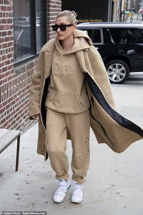 Hailey Baldwin Wraps Up In Camel Tracksuit By Husband Justin Bieber's ...